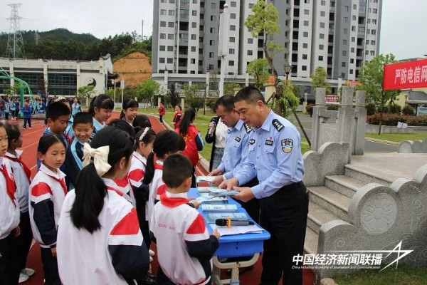 20240430  屏南县公安局治安大队校园防欺凌防电诈宣传2.jpeg?x-oss-process=style/water