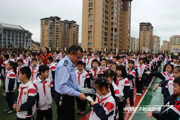 20240430  屏南县公安局治安大队校园防欺凌防电诈宣传1.jpeg?x-oss-process=style/water