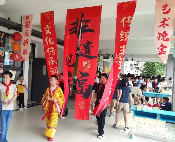 20240603  福州温泉小学庆“六一”义卖活动1.jpg?x-oss-process=style/water