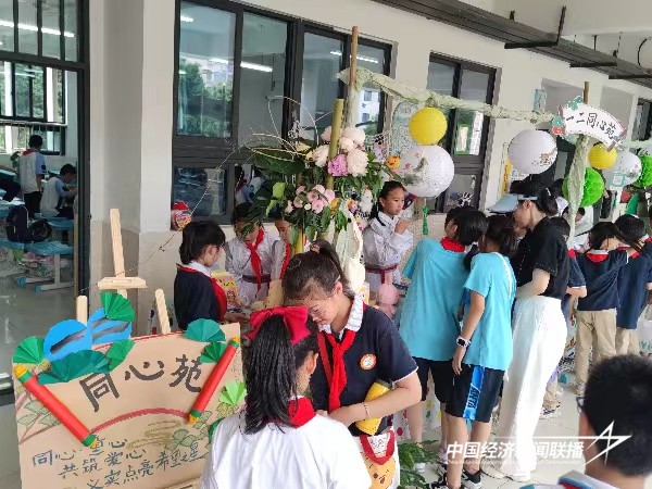 20240603  福州温泉小学庆“六一”义卖活动5.jpg?x-oss-process=style/water