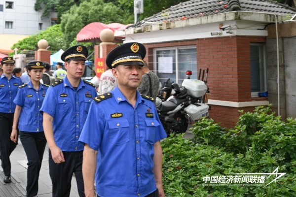 20240612  护航高考│厦门“城管蓝”交卷3.jpg?x-oss-process=style/water