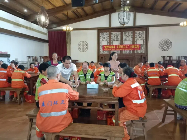20240819 渐美村举行“夏季送清凉 关爱环卫工”活动4.jpg