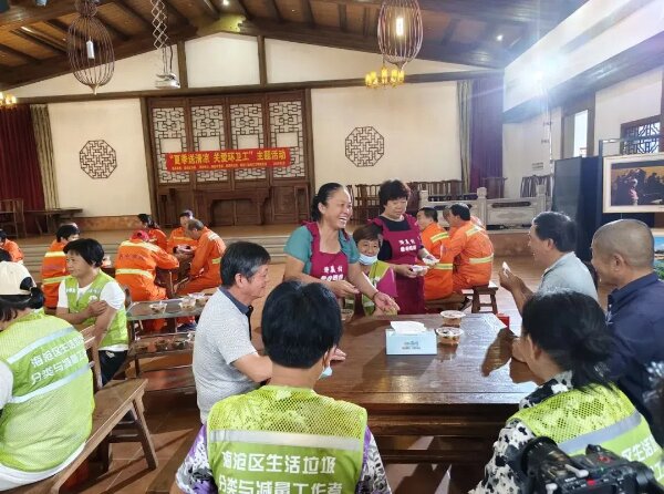 20240819 渐美村举行“夏季送清凉 关爱环卫工”活动5.jpg