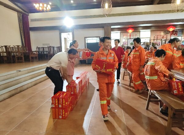 20240819 渐美村举行“夏季送清凉 关爱环卫工”活动8.jpg