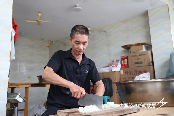 20240828  “饼”承心意 华安炭烤月饼百年飘香2.jpg?x-oss-process=style/water