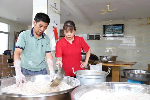 20240828  “饼”承心意 华安炭烤月饼百年飘香5.jpg?x-oss-process=style/water