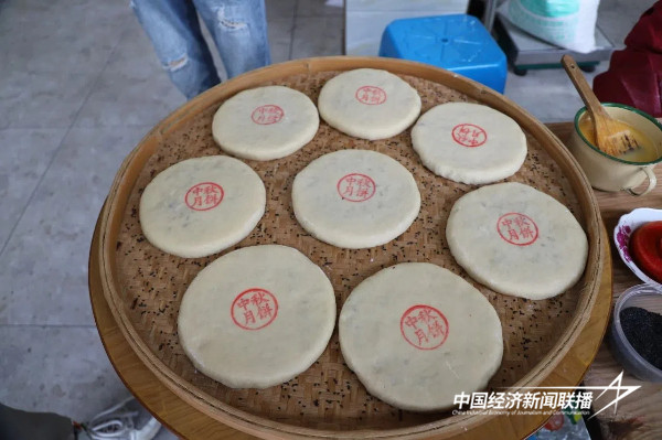 20240828  “饼”承心意 华安炭烤月饼百年飘香9.jpg?x-oss-process=style/water