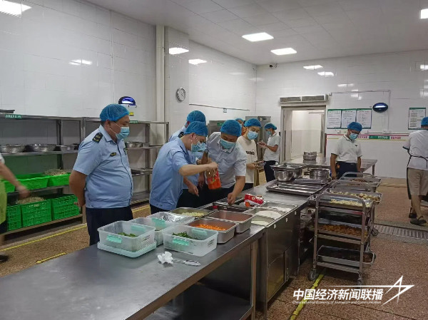 20240830  龙海区：织密食品安全防线  守护“开学第一餐”2.jpg?x-oss-process=style/water