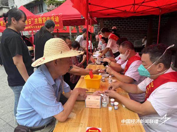 20240909  蕉城区卫健局开展第九个“中华慈善日”主题宣传2.jpg?x-oss-process=style/water