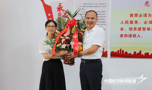 20240911  漳浦县委书记开展教师节走访慰问活动3.jpg?x-oss-process=style/water