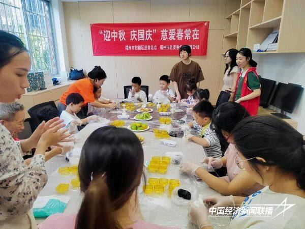 20240914 鼓楼区慈善总会与十街镇社区中秋慰问行动3.jpg?x-oss-process=style/water