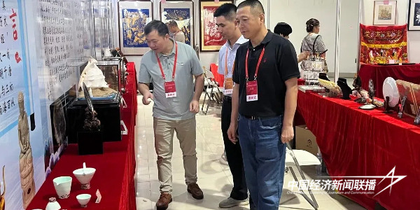 20240930 漳州工美珍品亮相2024海峡两岸(莆田)工艺品博览会7.jpg?x-oss-process=style/water