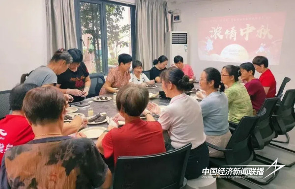 20240930  “庆国庆•贺重阳”慈爱春常在4.jpg?x-oss-process=style/water