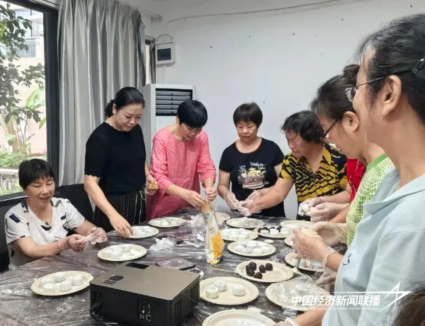 20240930  “庆国庆•贺重阳”慈爱春常在2.jpg?x-oss-process=style/water