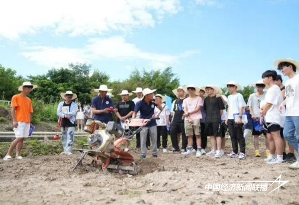 20241010 乡村产业与人才“1+N”共享、共创、共赢的耦合模式11.jpg?x-oss-process=style/water