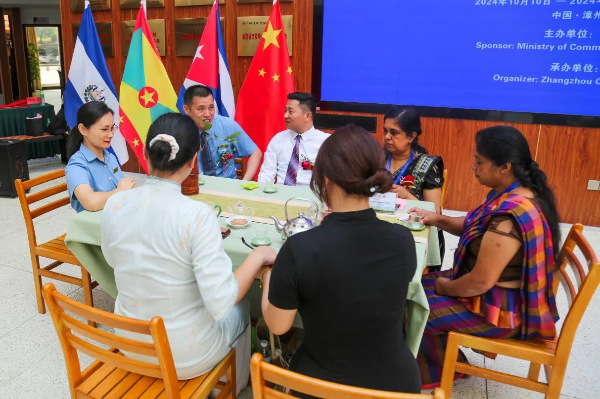 20241012 “一带一路”国家无公害茶叶生产技术培训班在漳州科技职业学院顺利开班1.jpg