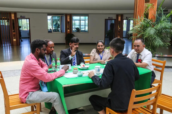 20241012 “一带一路”国家无公害茶叶生产技术培训班在漳州科技职业学院顺利开班2.jpg