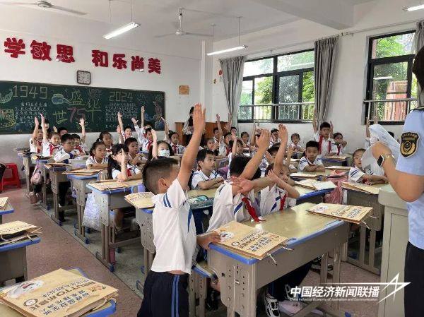 20241015 龙海区市监局和教育局:“食安小课堂”开课啦5.jpg?x-oss-process=style/water