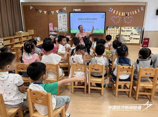 20241016 龙海区市监局和教育局:走进幼儿园,共赴“萌趣”陪餐之旅2.jpg?x-oss-process=style/water