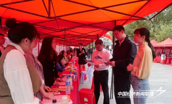 20241028  长汀县举行“金秋送岗 职引未来”2024年金秋招聘活动1.jpg?x-oss-process=style/water