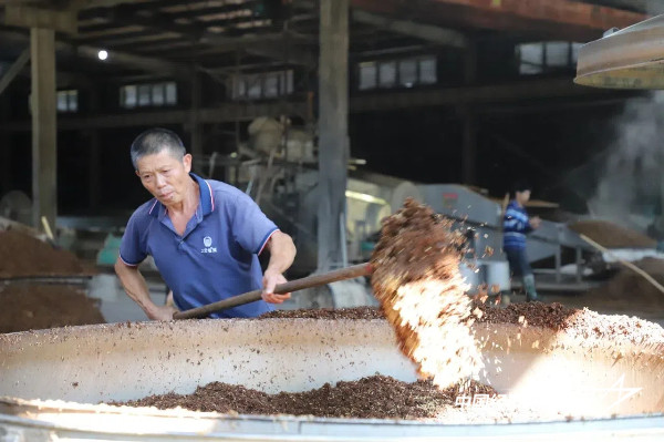 20241101  陈鹤翎：传承匠心酿造 引领品牌发展3.jpg?x-oss-process=style/water