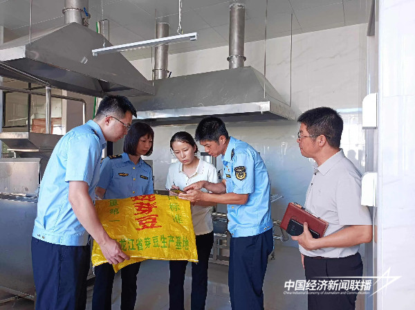 20241105  厦门市翔安区市场监管局：争做实干担当“勤务兵” 跑出助企便民“加速度5.jpg?x-oss-process=style/water