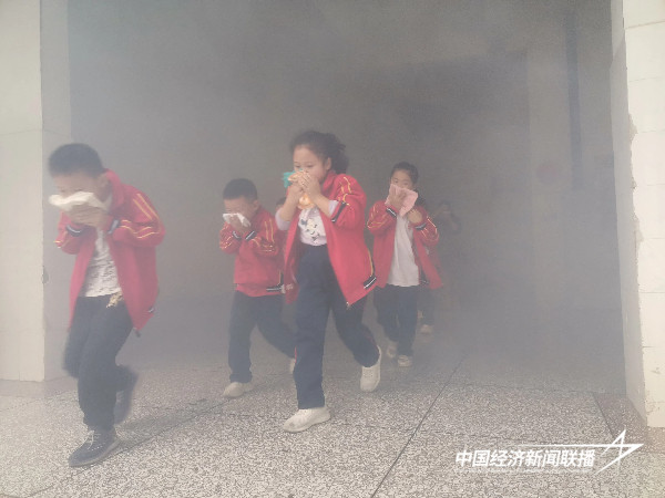 20241111  福建上杭：消防宣传进校园  齐“学”共“练”提技能4.jpg?x-oss-process=style/water