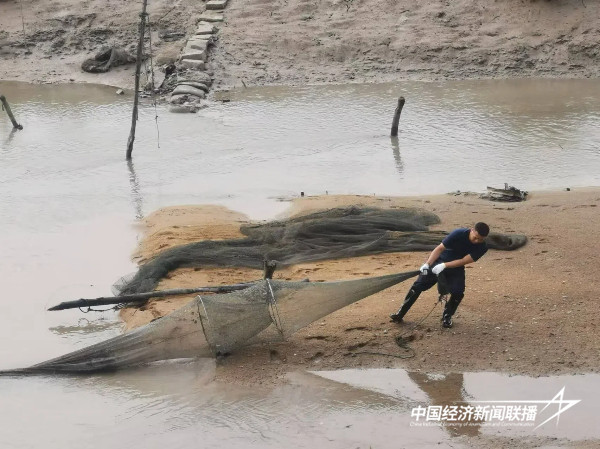 20241112  坚决拆除非法网具 保护内陆水域渔业资源水生态环境1.jpg?x-oss-process=style/water