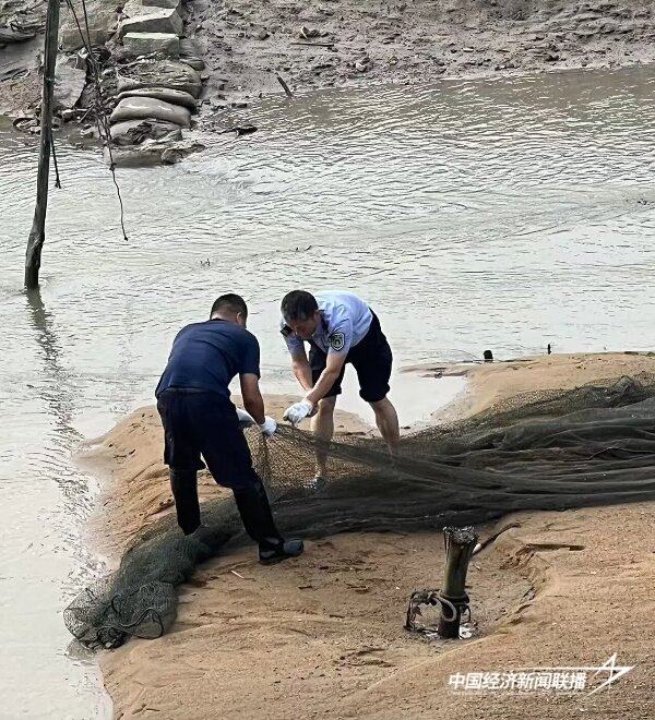 20241112  坚决拆除非法网具 保护内陆水域渔业资源水生态环境3.jpg?x-oss-process=style/water