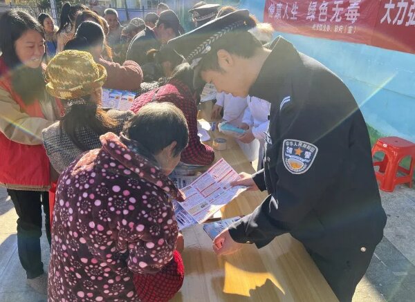 20241113  宁德市公安局虎贝派出所开展反恐宣传教育活动2.jpg