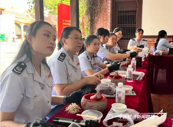 20241118 漳州市税务系统团工委走进八宝印泥开展非遗文化研学活动6.jpg?x-oss-process=style/water