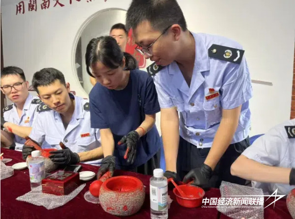 20241118 漳州市税务系统团工委走进八宝印泥开展非遗文化研学活动4.jpg?x-oss-process=style/water