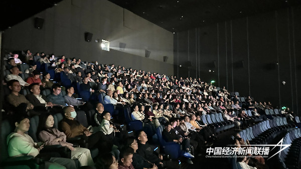 20241125  龙海区教育局组织师生观看爱国主义题材电影《单声》2.jpg?x-oss-process=style/water