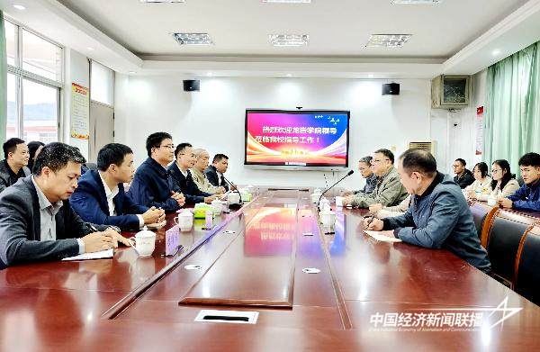 20241127  龙岩学院与长汀二中共建“教育实践示范基地”1.jpg?x-oss-process=style/water