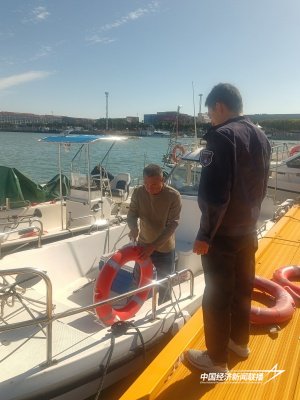 安全检查更换破损救生圈_副本.jpg?x-oss-process=style/water